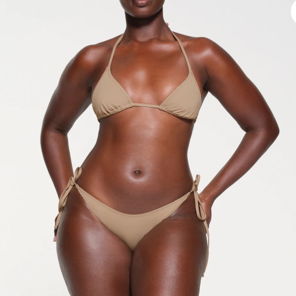 SIGNATURE SWIM TRIANGLE TOP | DESERT